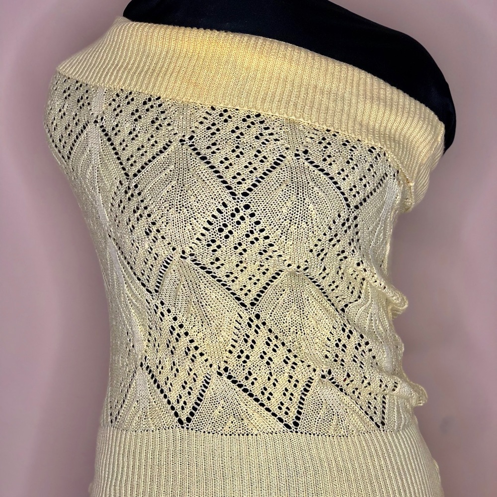 Shoulder-less Knit Top